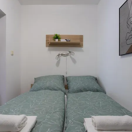 Apartment Six Corners - Bright Corner